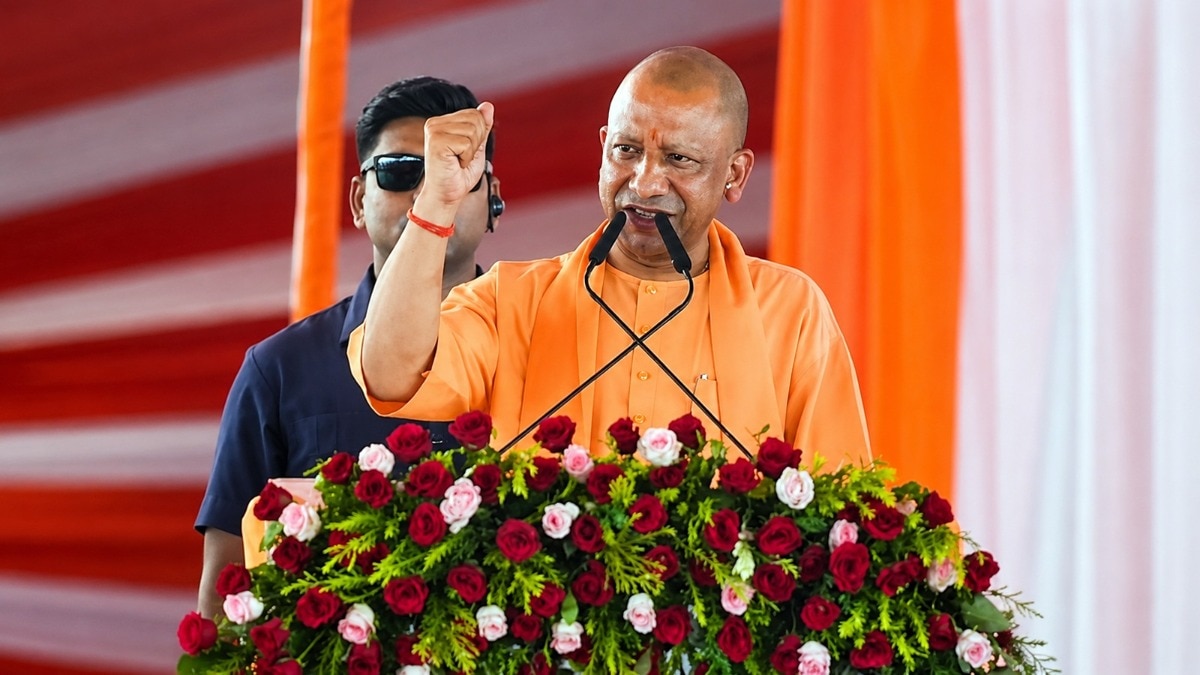 योगी सरकार फ्री राशन योजना में 47 लाख लाेगों को जोड़ेगी (File Photo PTI)