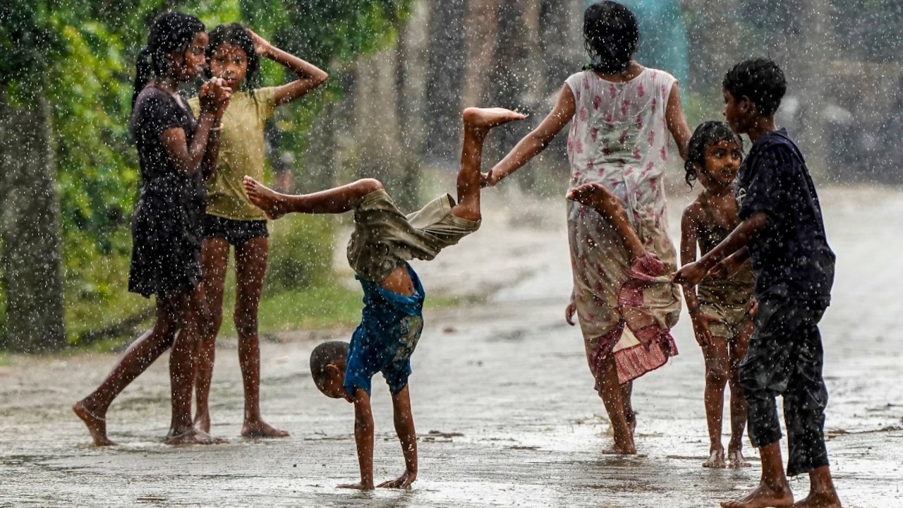 झूम कर बरसेगा मानसून,यूपी कई जिलों में मूसलाधार बारिश की चेतावनी