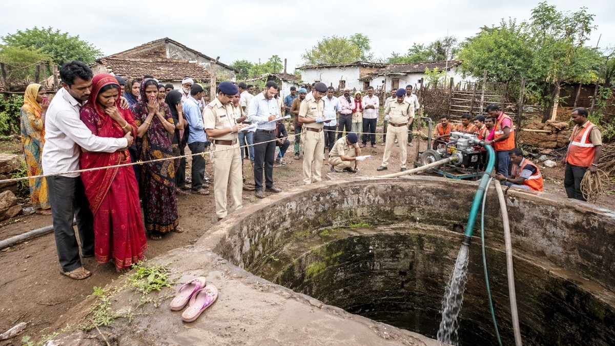 2 दिन से लापता दो चचेरी बहनों के शव कुएं से बरामद.(Photo: AI Generated)