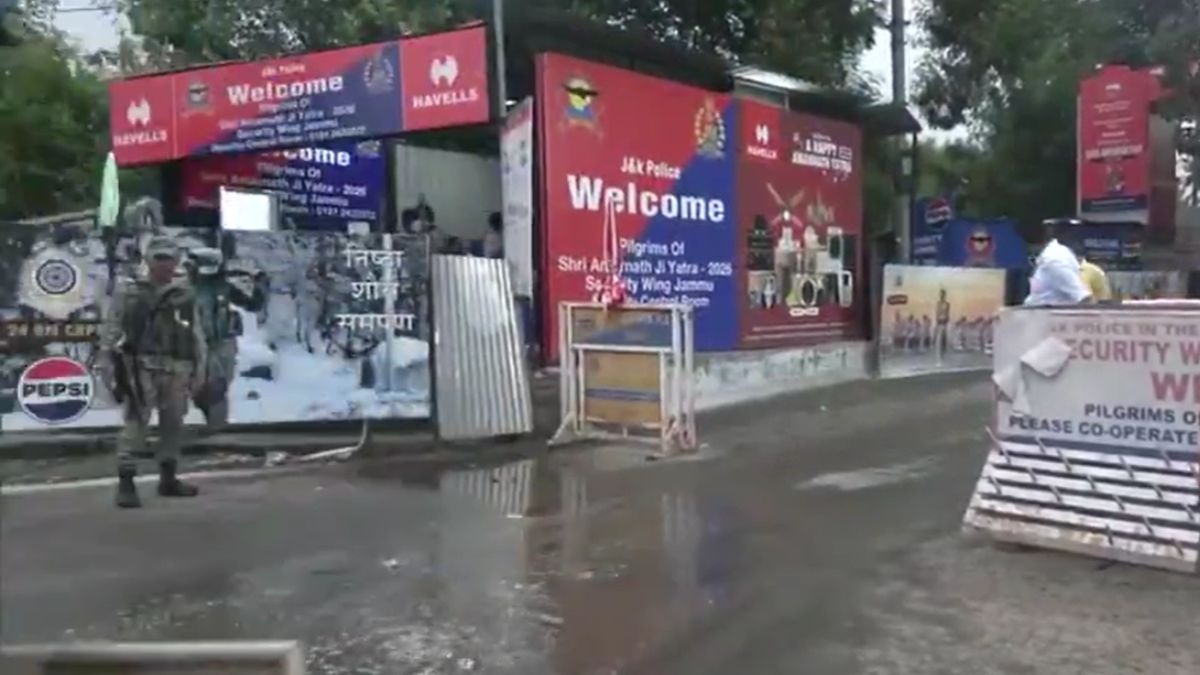 अस्थायी तौर पर रोक दी गई है अमरनाथ यात्रा. (Photo: Screengrab)