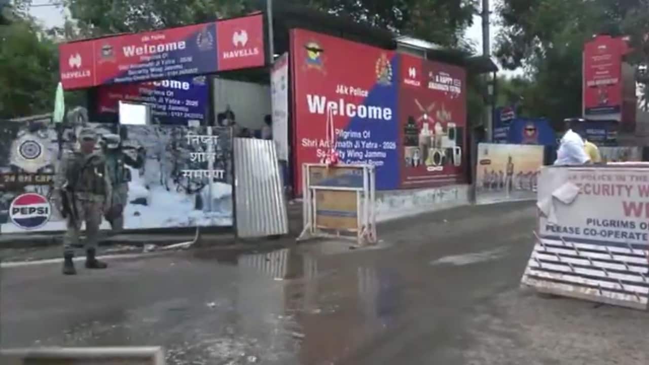 मौसम की वजह से रोकी गई अमरनाथ यात्रा, पहलगाम-बालटाल दोनों रास्ते बंद