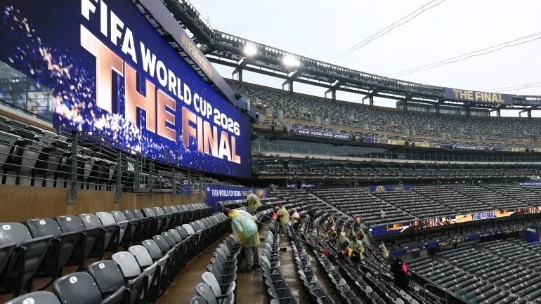FIFA: फाइनल से पहले आसमानी आफत, मूसलाधार बारिश में डूबा स्टेडियम