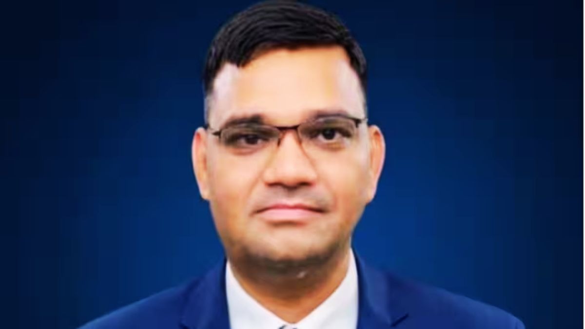 पांच पेज का लेटर और सिस्टम पर सवाल... कौन हैं आधी सैलरी की बात करने वाले IAS रिंकू सिंह राही?