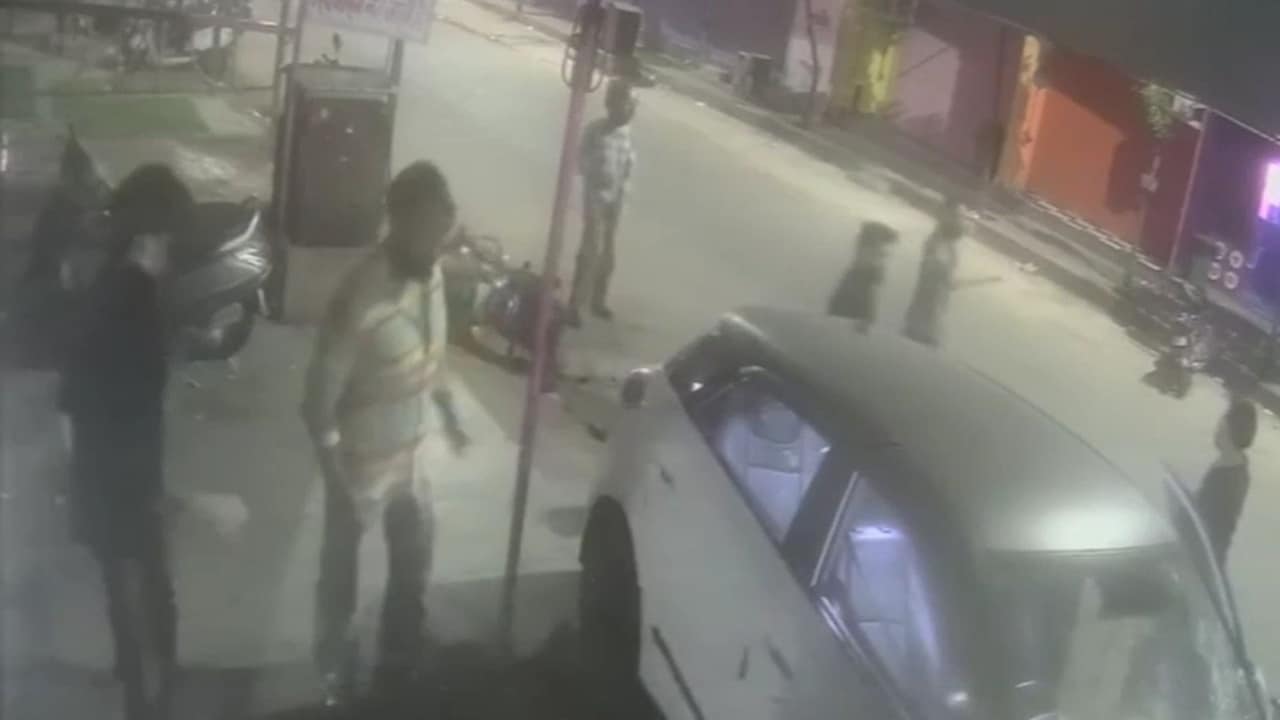 जयपुर में 'गुंडागर्दी का तांडव', लाठी-डंडो से हमले के बाद कार से लोगों को कुचला