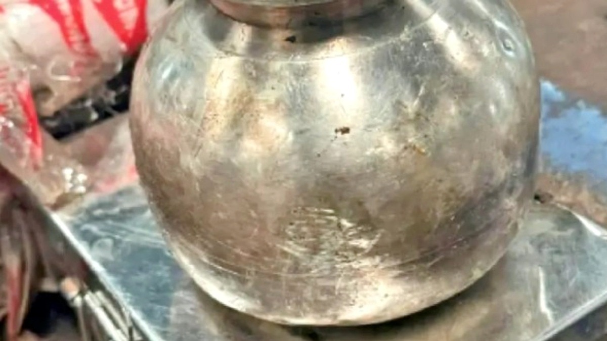 silver pot