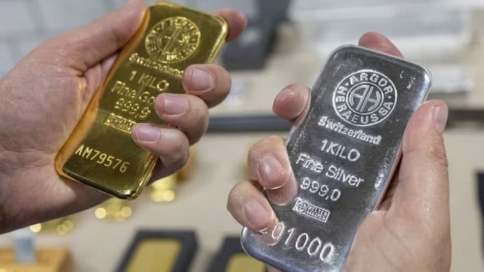 Цены на серебро выросли, но остаются значительно ниже исторического максимума; также растет цена золота