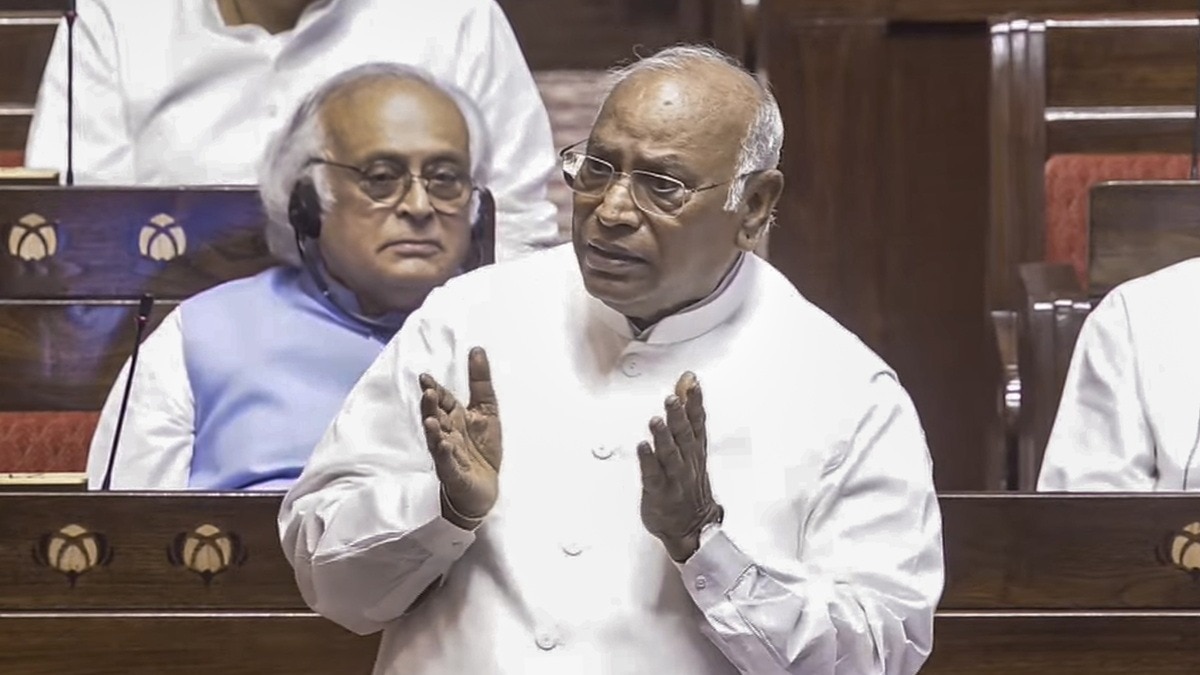 राज्यसभा में खड़गे ने उठाया स्टूडेंट्स प्रोटेस्ट का मुद्दा (Photo: PTI)