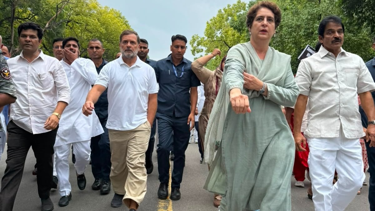 PM मोदी के घर के बाहर कांग्रेस का प्रदर्शन. (Photo: X)