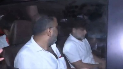 कांग्रेस सांसद राहुल गांधी को देर शाम रिहा कर दिया गया है