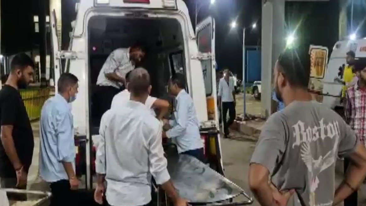परिवार के तीन लोगों की मौत से सदमे में परिवार. (Photo: Screengrabs)