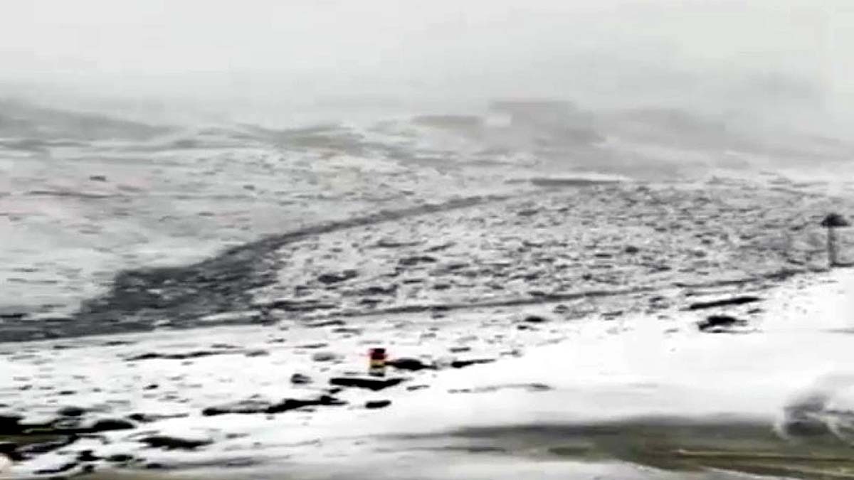 बारिश के मौसम बर्फबारी... अजीब मौसम से जूझ रहा है लद्दाख