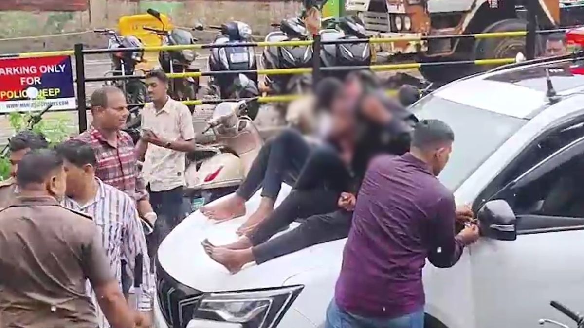 वारदात के बाद आरोपियों पर भड़क उठे लोग. (Photo: Screengrab)