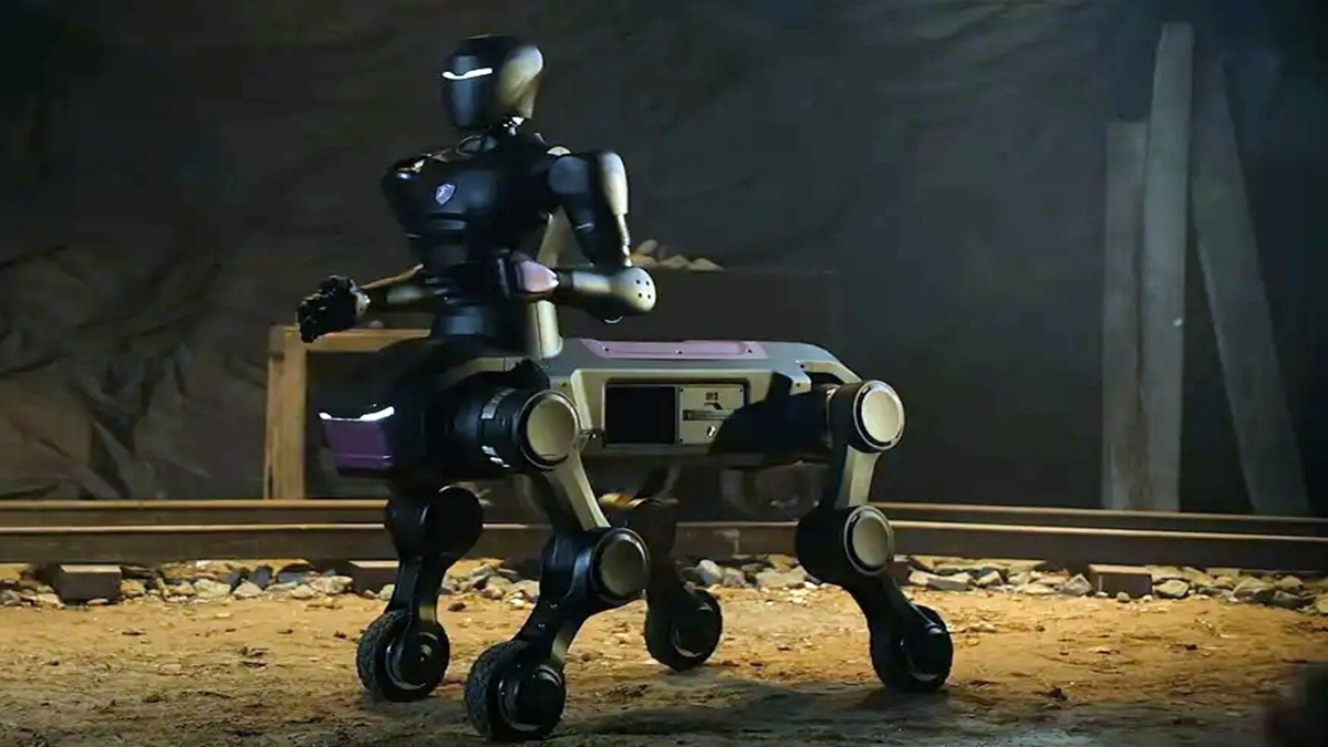 चीन ने तैयार किया सेंटोर रोबोट. (Photo: Screengrab, YT/ Run Robotics)