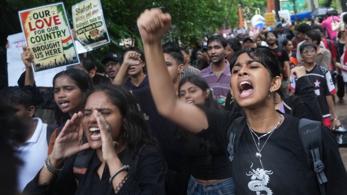 इस आंदोलन में महिलाओं की भागीदारी उल्लेखनीय रही है. (Photo-AP)