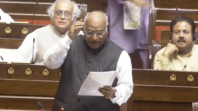 मल्लिकार्जुन खड़गे ने सरकार को घेरा (Photo: Screengrab)