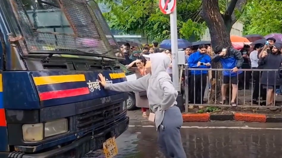 Modelo Riya Akhir e outros vídeos viralizaram durante os protestos CJP em Mumbai