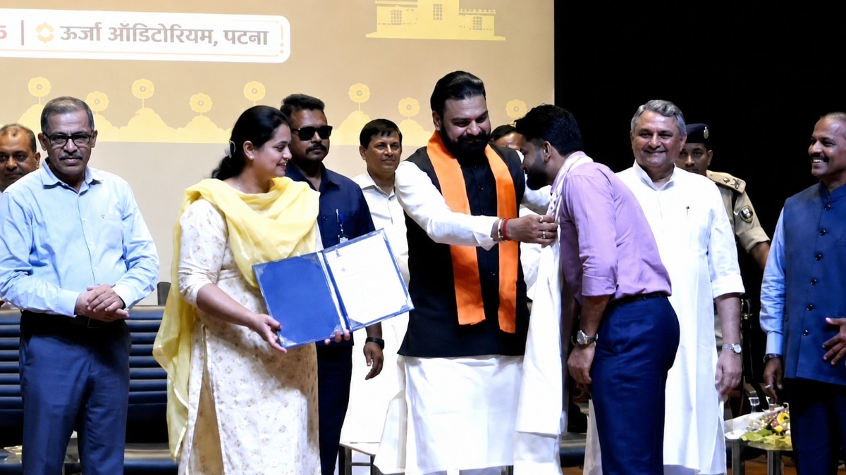 बिहार सरकार ने आकाश दीप और मुकेश कुमार को डीएसपी पद पर नियुक्त किया.(Photo: ITG)