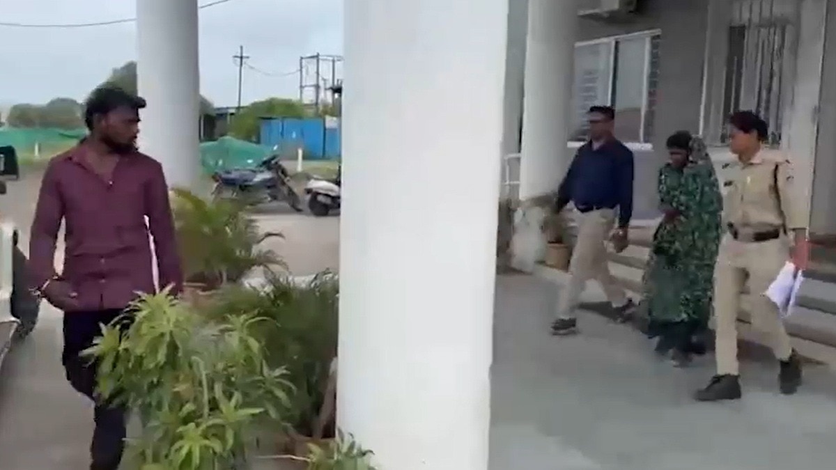 हत्या के आरोप में महिला और उसका प्रेमी अरेस्ट. (Photo: Screengrab)