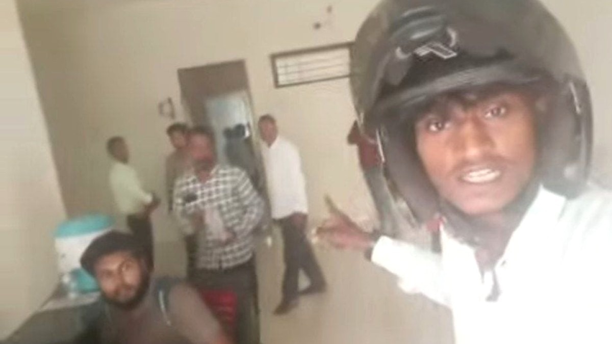 डिलीवरी बॉय विजय कुशवाह का आरोप-SDM ने की गाली-गलौज.(Photo:Screengrab)