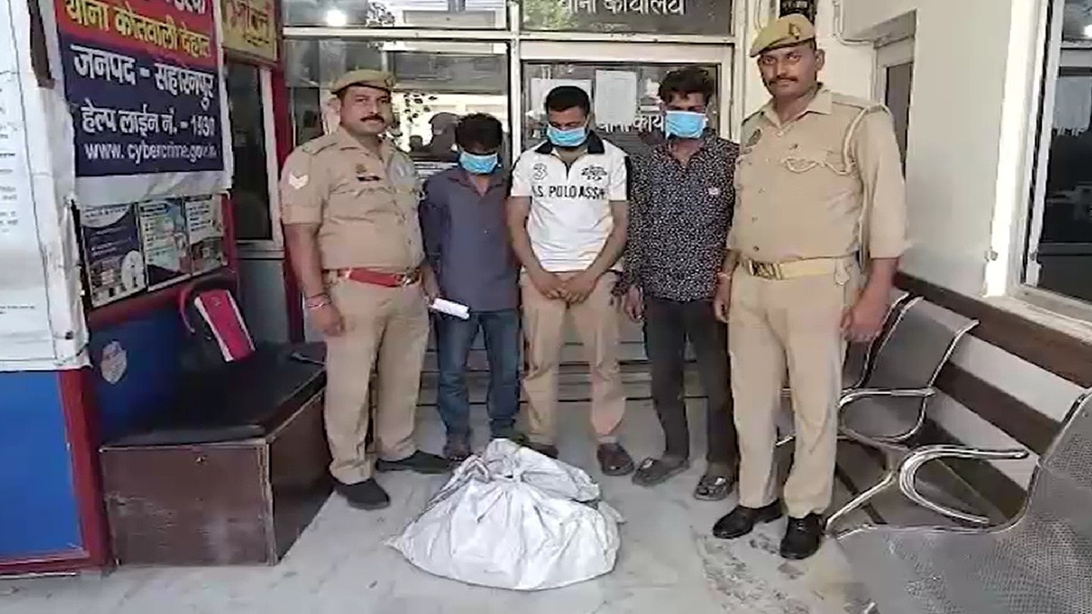 मंदिर में चोरी करने वाले तीन आरोपी गिरफ्तार. (Photo: Screengrab)