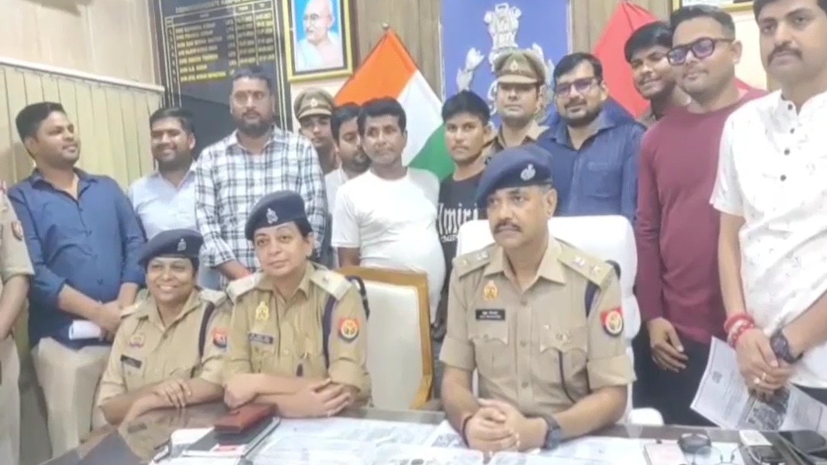 पुलिस ने चोरी के आरोपियों को गिरफ्तार किया. (Photo: Screengrab)