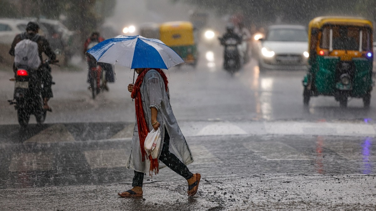 दिल्ली में अधिकतम तापमान 35°C से 37°C के बीच रहने का अनुमान है. (Photo: PTI)