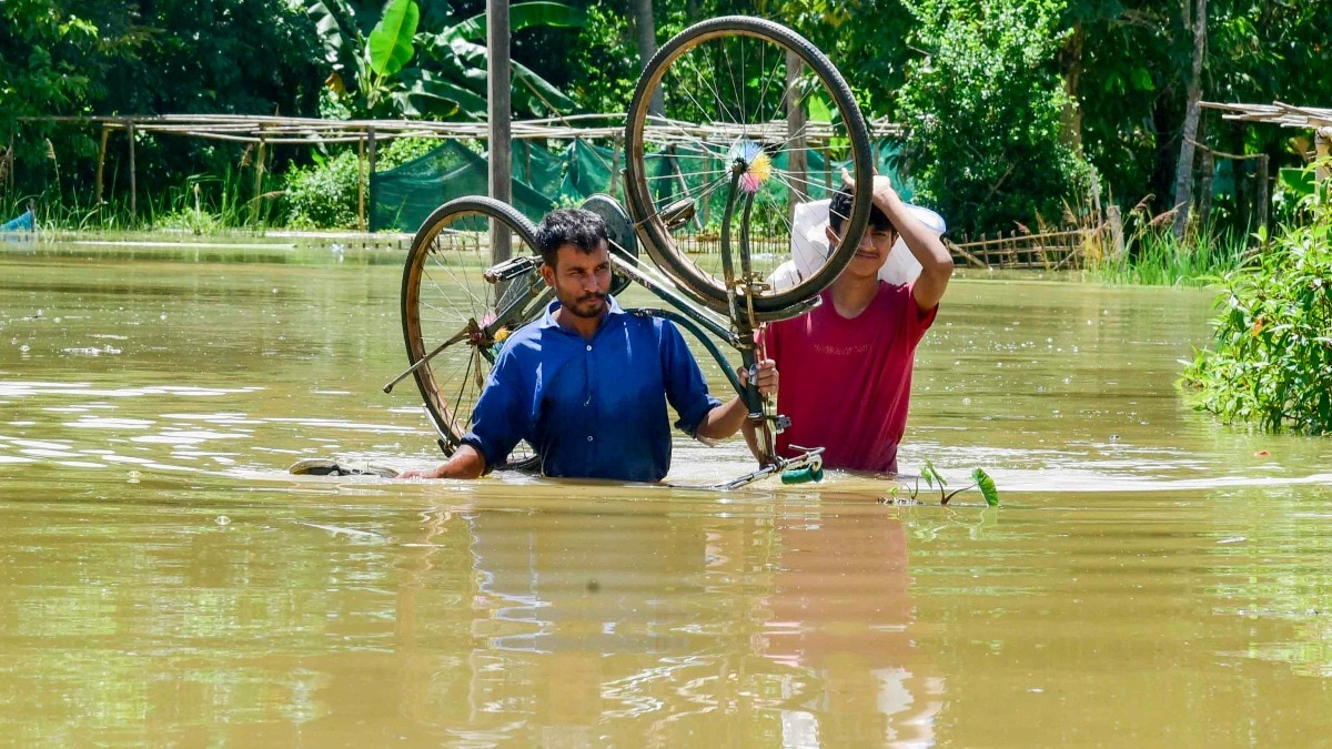 मॉनसून से परेशान हुए लोग