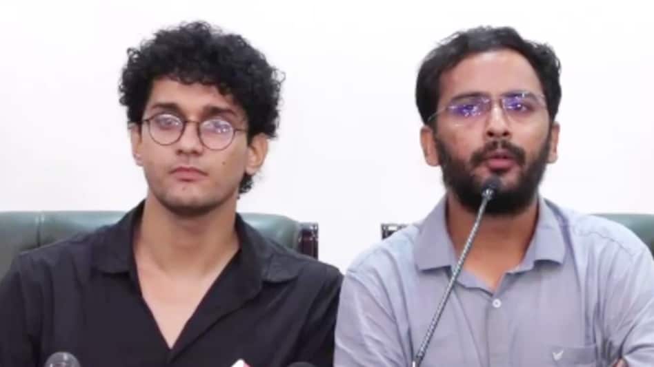 Cockroach Janata Party: क्या लोकतंत्र में विरोध की आवाज दबाई जा रही है? CJP नेताओं की हिरासत पर छिड़ी बहस 5 6a64ab3282aaa cjp appeals protesters clear jantar mantar 252516676