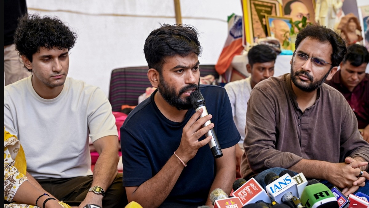 धर्मेंंद्र प्रधान के इस्तीफे के बाद अभिजीत दिपके ने सोनम वांगचुक का नाम भी नहीं लिया. (photo-PTI)