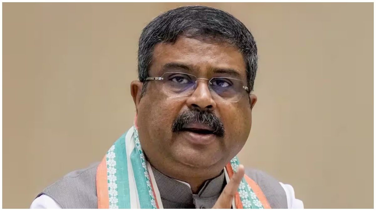 नीट पेपर लीक मुद्दे पर छात्रों के आंदोलन के बीच धर्मेंद्र प्रधान ने शिक्षा मंत्री के पद से इस्तीफा दिया. (File Photo: PTI)
