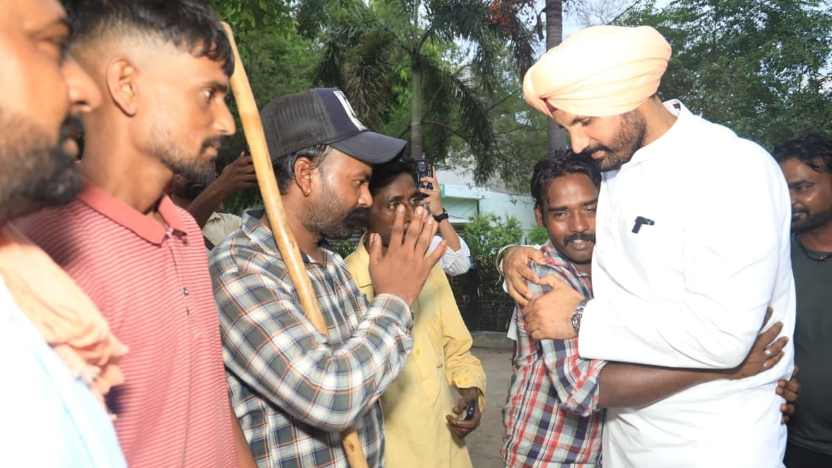 सफाईकर्मियों पर पुलिस ने लाठीचार्ज किया था. (Photo- ITG)