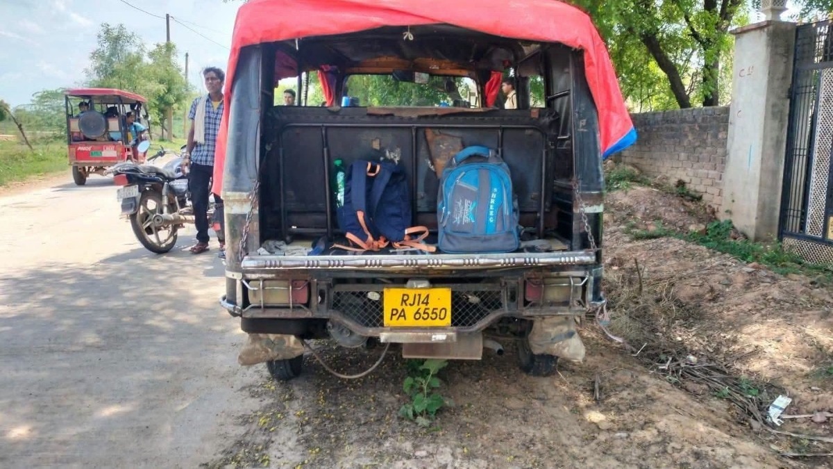 स्कूल की ऑटो, जिससे कुचलकर हुई बच्चे की मौत. (Photo: Himanshu Sharma)