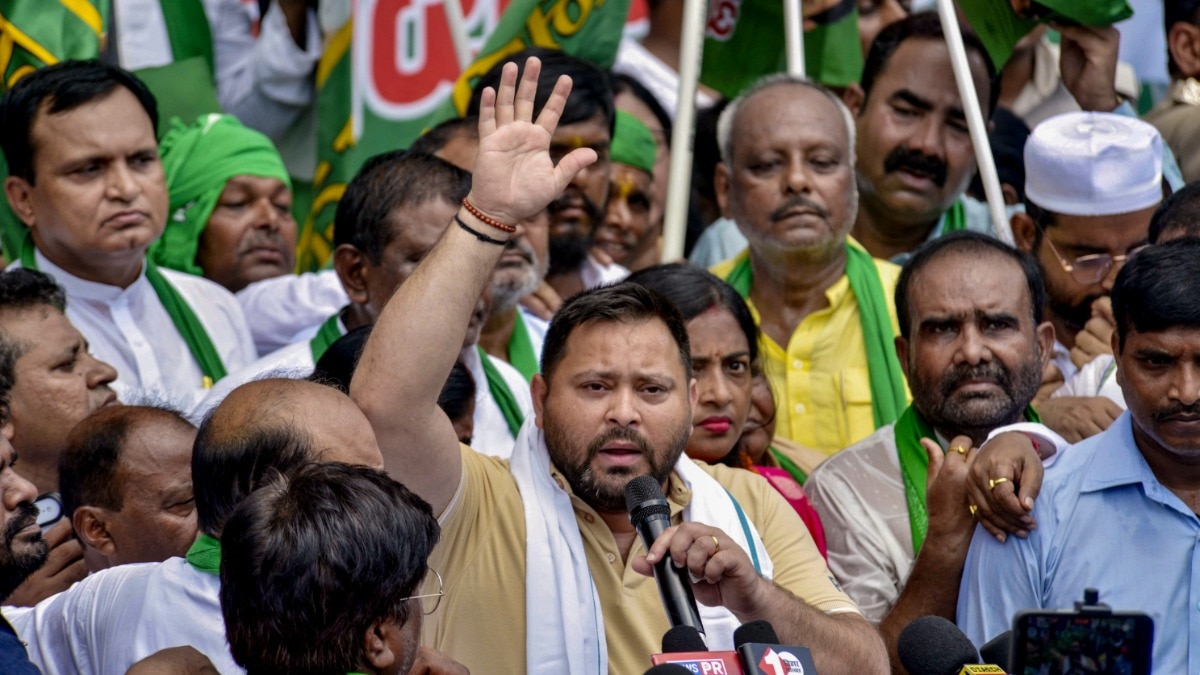 तेस्जवी यादव ने रविवार को बिहार सरकार से छात्रों पर दर्ज FIR वापस लेने की मांग की थी. (फोटो-PTI)