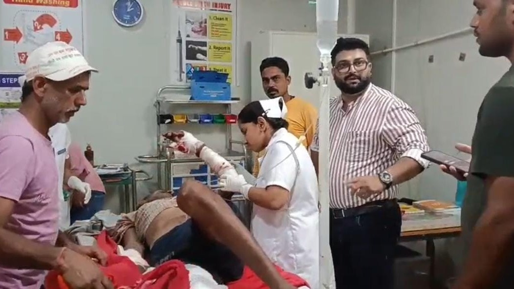 बाघ की लोकेशन ट्रैक कर रहा वन विभाग.(Photo: Abhishek Pandey/ITG)