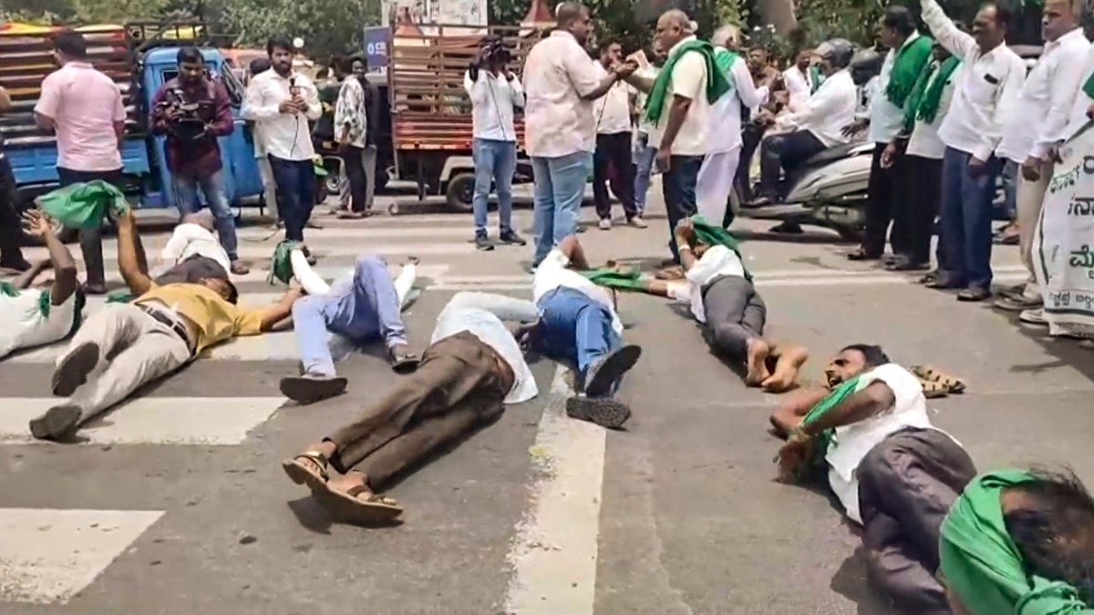 कावेरी विवाद पर कर्नाटक में प्रदर्शन (Photo: PTI)