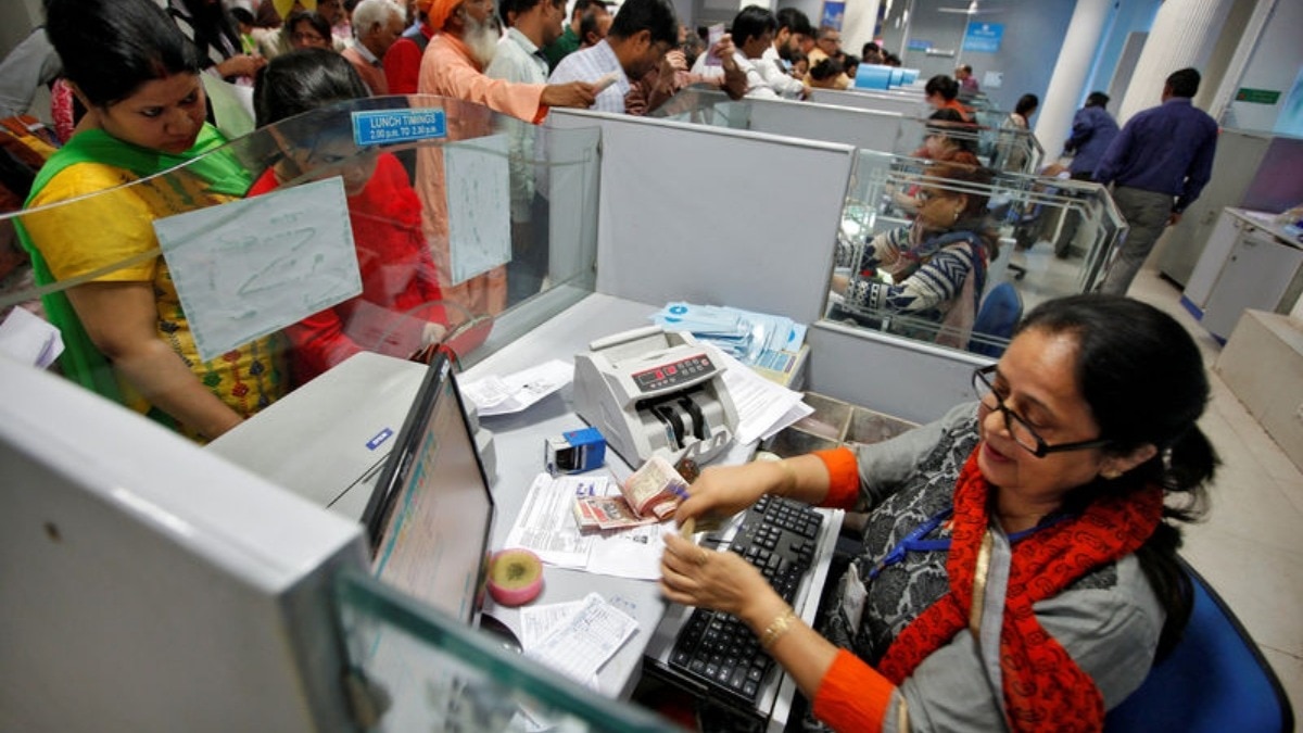 सेविंग खाते पर मिलने लगता है FD जैसा ब्याज. (Photo: Reuters)