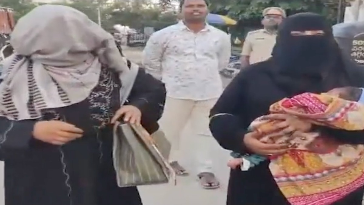 4 दिन की बच्ची को पुलिस ने बचाया (Photo: ITG)