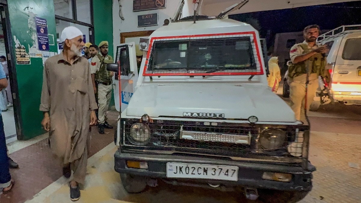 2 मजदूरों की हत्या के बाद PoK हालात से जुड़े सवाल तेज हो गए हैं (Photo: PTI)