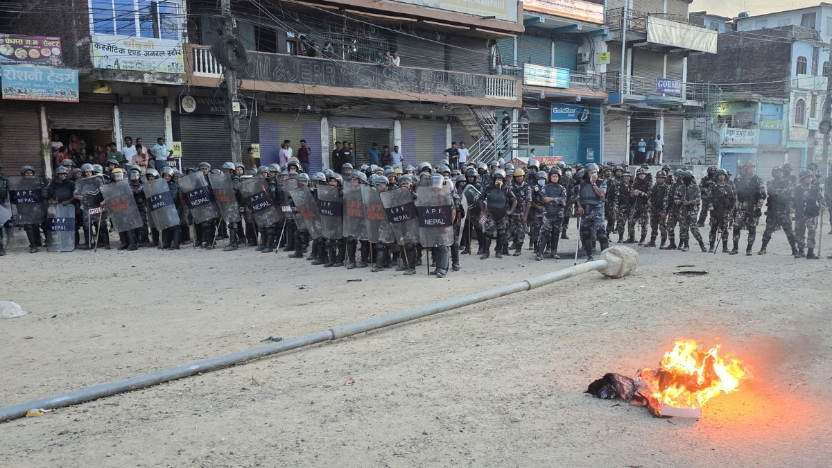 नेपाल में कई जिलों में सांप्रदायिक तनाव के बाद अनिश्चितकालीन कर्फ्यू लागू है (Photo: PTI)