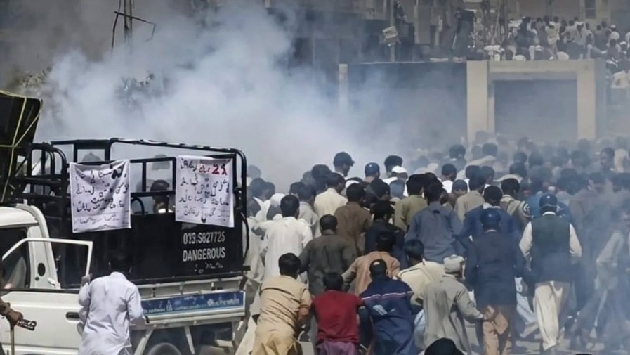 POK में हिंसा की आग लाहौर तक पहुंची, प्रदर्शनकारियों पर PAK पुलिस का एक्शन, कई हिरासत में