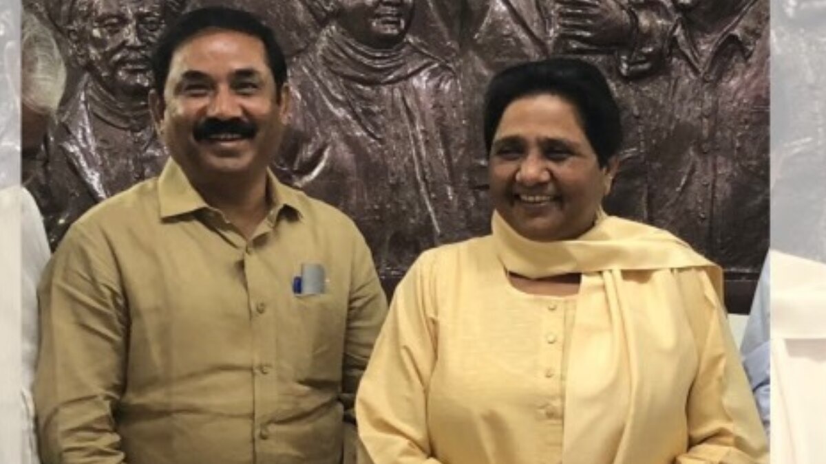 మాయావతి సంచలన నిర్ణయం: ఆకాష్ ఆనంద్ మామను పార్టీ నుండి బహిష్కరించారు