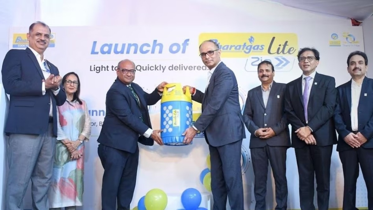 10 किलो वाला एलपीजी सिलेंडर लॉन्‍च. (Photo: Bharatgas/X)) 