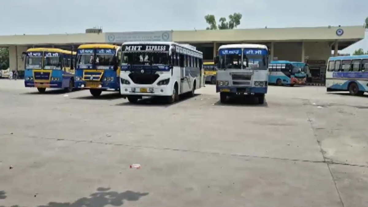 बस स्ट्राइक से यात्रियों को हो रहा है नुकसान. (Photo: Screengrab)