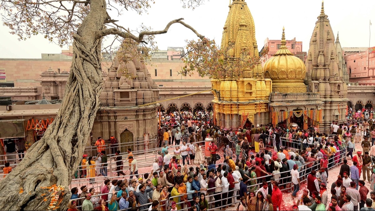 शिवालयों में श्रद्धालुओं की भारी भीड़ उमड़ी. (Photo: ITG)
