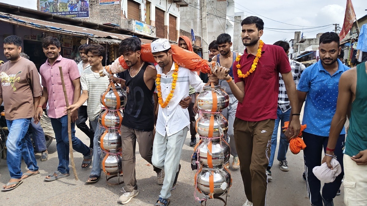 सभी दोस्त पांच दिन पहले ही उत्तर प्रदेश के सौरों से कांवड़ लेने के लिए रवाना हुए थे. (Photo: ITG)