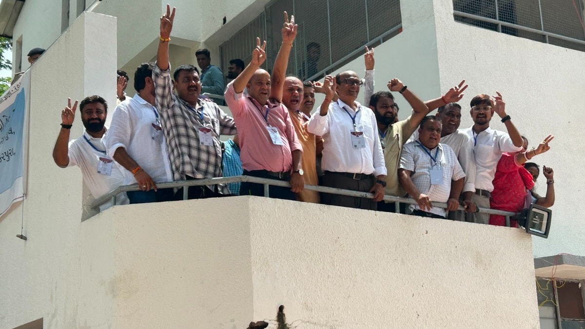 वडोदरा की मांजलपुर विधानसभा सीट पर हुए उपचुनाव में बीजेपी के सतेंद्र पटेल ने कांग्रेस के भीखाभाई रबारी को 30,499 वोटों से हराकर जीत दर्ज की. (Photo- ITG)