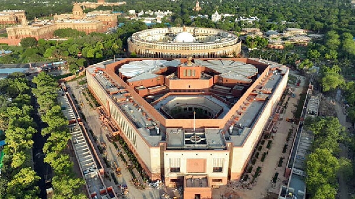 संसद के मानसून सत्र के दौरान विपक्षी सांसदों ने मकर द्वार पर अमित शाह और राम मंदिर चंदा मामले को लेकर विरोध-प्रदर्शन किया. (File Photo: PTI)