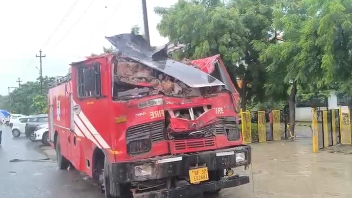 रेटर नोएडा की ILGIM फैक्ट्री में आग बुझाने के दौरान बड़ा हादसा हो गया (Photo: ITG)