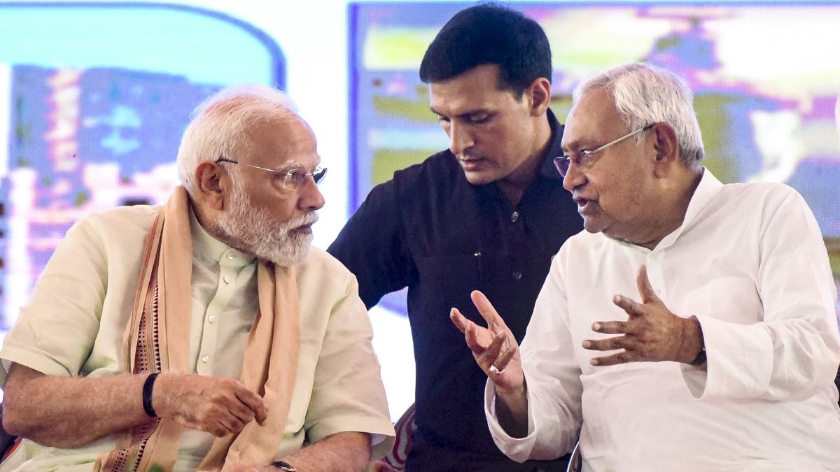 बिहार के पूर्व सीएम नीतीश कुमार ने दिल्ली में पीएम मोदी से मुलाकात की है, (File Photo)