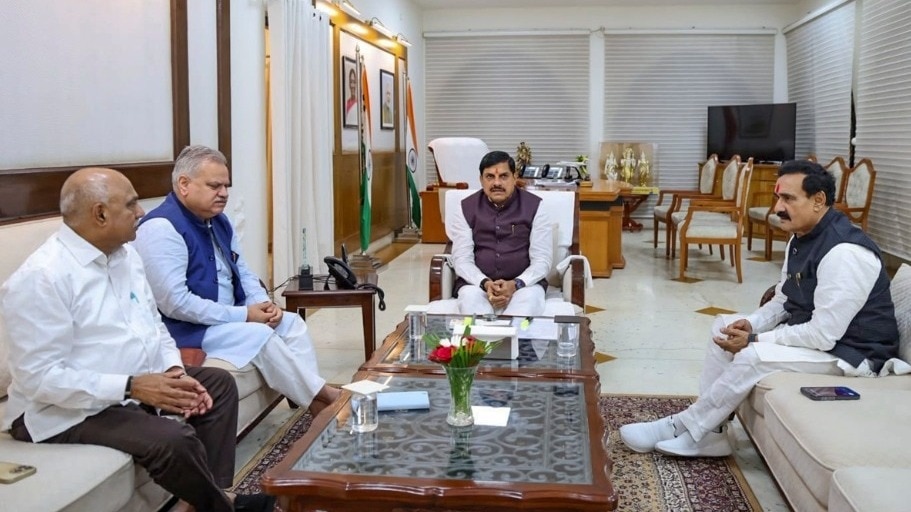 दतिया उपचुनाव में हार के बाद बीजेपी ने जिला संगठन किया भंग. (Photo: ITG)